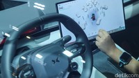 Xpeng menghadirkan unit ini untuk memperkenalkan kualitas teknologi dan material kepada konsumen Indonesia. 