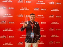 Pilih Pulang Kampung, Alumnus Kampus Inggris Ini Bangun Sekolah Murah