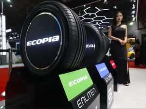 Apa Sih Bedanya Ban Mobil Bensin, Hybrid, dan EV? Ini Kata Bridgestone