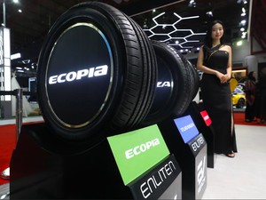 Apa Sih Bedanya Ban Mobil Bensin, Hybrid, dan EV? Ini Kata Bridgestone