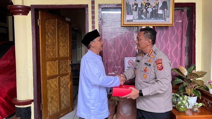 Direktorat Reserse Narkoba (Ditresnarkoba) Polda Jabar menggandeng Pondok Pesantren Al Ghoniyah, Kabupaten Garut, untuk membangun Satuan Pelayanan Pemenuhan Gizi (SPPG).