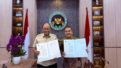 Direktur Utama PT Bank NTB Syariah Nazaruddin bersama Kepala BGN Kepala Badan Gizi Nasional, Dadan Hindayana melakukan penandatanganan MoU di Jakarta, Jumat (6/2/2026). (Dok. Bank NTB).