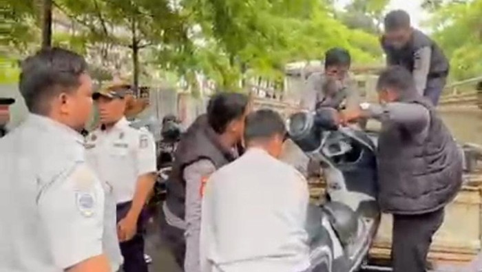 50 Motor di Bahu Jalan Pengayoman Makassar Diangkut ke Parkiran MP
