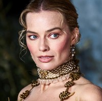 Kisah Nestapa di Balik Perhiasan Margot Robbie di Premier Wuthering Heights