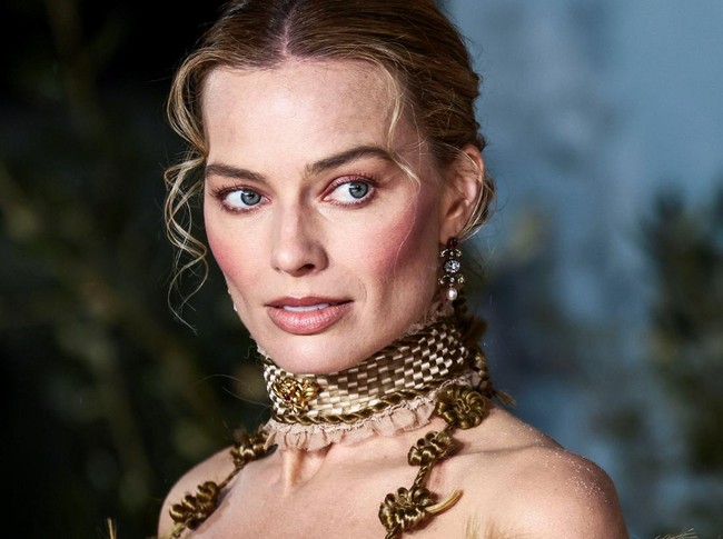 Actor Margot Robbie attends the UK premiere of 