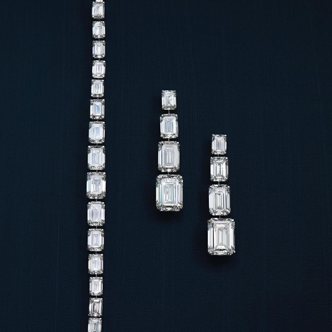 Penyanyi 56 tahun itu memakai total 306 karat berlian senilai US$ 15 juta atau sekitar Rp 230 miliar. (Foto: Instagram/@levuma)