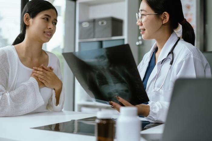 Sebelum Terbang Jauh demi Pengobatan, Pasien Perlu Tahu Hal Ini