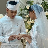 Potret Pernikahan Aktris Wavi Zihan dan Penyanyi Jaz Hayat, Elegan Serba Putih