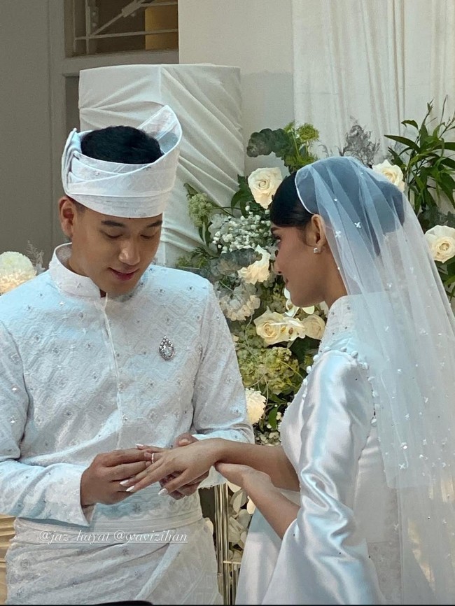 Potret Pernikahan Aktris Wavi Zihan dan Penyanyi Jaz Hayat, Elegan Serba Putih