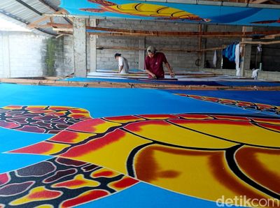 Kain Pantai Batik Painting Asal Probolinggo Tembus Pasar Mancanegara