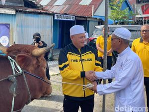 Kapolda Kalsel Beri Sapi untuk Haul Guru Zuhdi Ke-6