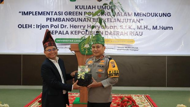 Kapolda Riau Irjen Herry Heryawan memberikan kuliah umum di Kampus Universitas Lancang Kuning