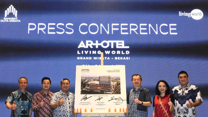 Kawan Lama Group (KLG) meresmikan hotel hasil kerjasama dengan Sinarmas Land dan Artotel Group