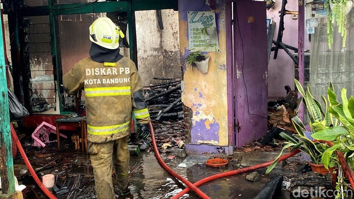 Kebakaran rumah di Ujungberung Bandung.