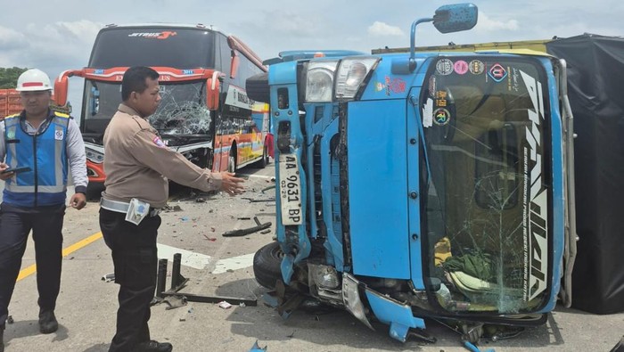 Kecelakaan di Tol Ngawi-Solo