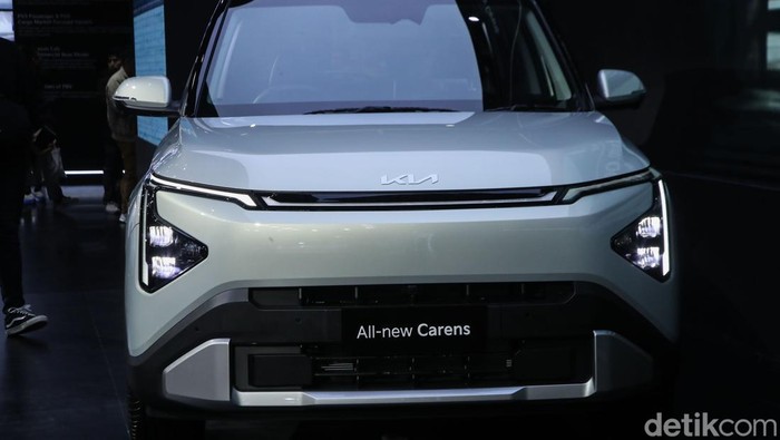 KIA Sales Indonesia secara resmi memperkenalkan All New Carens di ajang Indonesia International Motor Show (IIMS) 2026 sebagai model MPV premium yang siap bersaing di segmen mobil keluarga.
