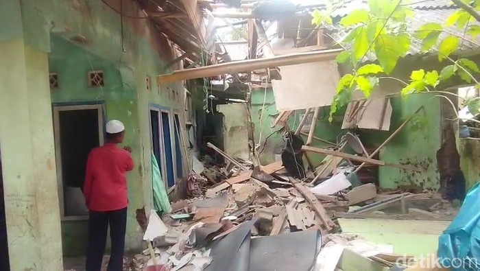 Kondisi rumah rusak di Tasikmalaya akibat ledakan setrika uap