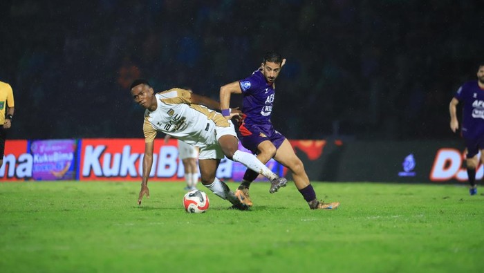 Laga Persik Kediri vs Dewa United