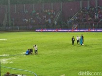 Laga Persik Kediri Vs Dewa United Dihentikan Sementara