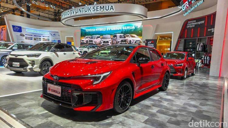 Potret Toyota New GR Corolla Terbaru dengan Opsi Transmisi Otomatis