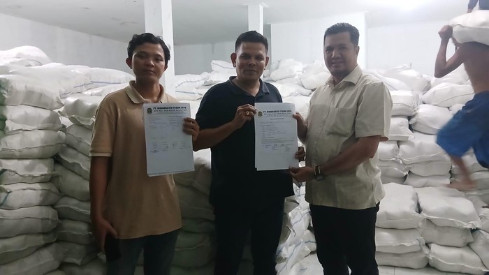 NHM Peduli Kirim Bantuan 100 Ton Beras & 800.000 Mie Instan ke Warga Aceh