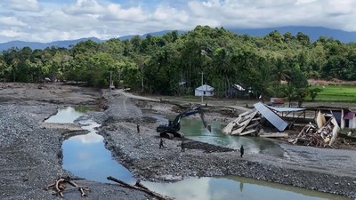 PUPR dan TNI Bangun Kembali Jalan Rusak Pascabencana di Aceh Barat