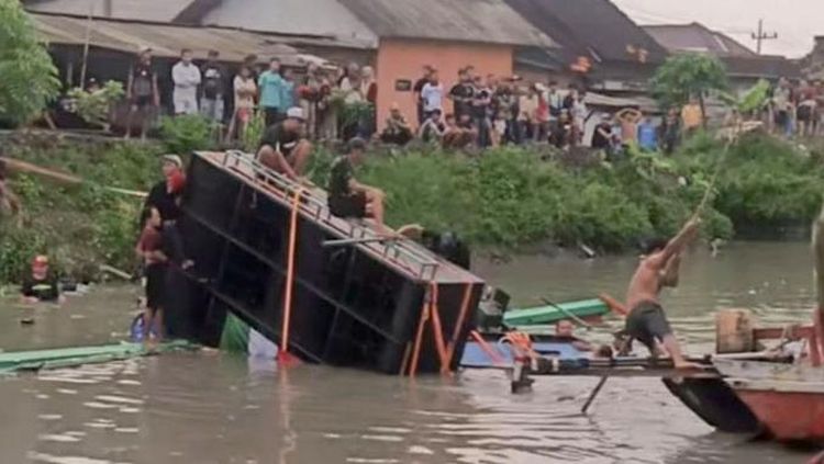 Perahu Sound Horeg Tenggelam saat Acara Yadran di Sidoarjo