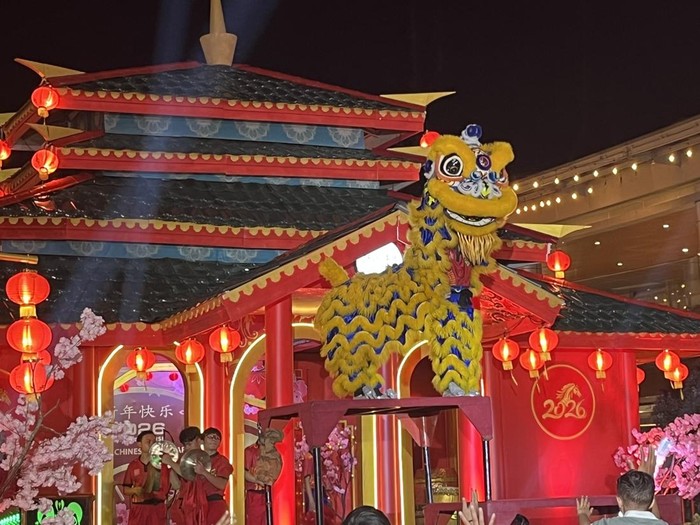Pertunjukan Barongsai saat Imlek di Medan