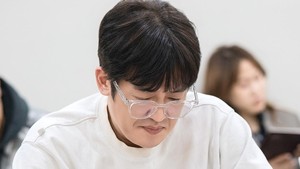 Terakhir ada aktor Heo Sung Tae yang memerankan salah satu klien hantu Shin Yi Rang. (Foto: dok. SBS)