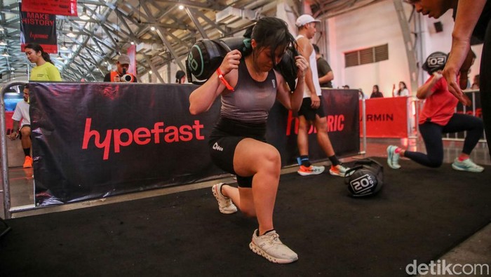 Sejumlah peserta mengikuti Hypefast festival wellness dan hybrid race bertajuk HISTORIC di Pos Bloc Jakarta, Sabtu (7/2/2026). 550 peserta dari berbagai kota dan latar belakang mengikuti kompetisi ini, mengusung format hybrid race global, HISTORIC 2026 mempertahankan esensi tantangan di setiap station.