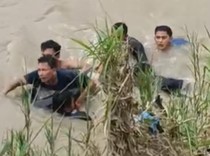 Warga Kendal Hanyut Saat Arung Jeram Pakai Ban, 2 Selamat-1 Hilang