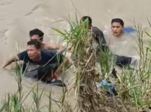 3 Warga Kendal Hanyut Saat Arung Jeram Pakai Ban di Sungai, 2 Selamat-1 Hilang