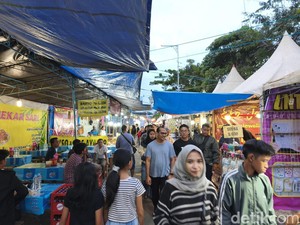 Tumplek Blek Pengunjung di Hari Pertama Pasar Rakyat Dugderan Semarang