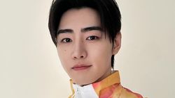 Potret Sunghoon ENHYPEN Bawa Obor Olimpiade Milano Cortina 2026