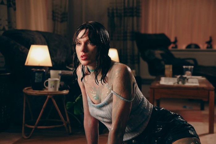 Taylor Swift di MV Opalite.