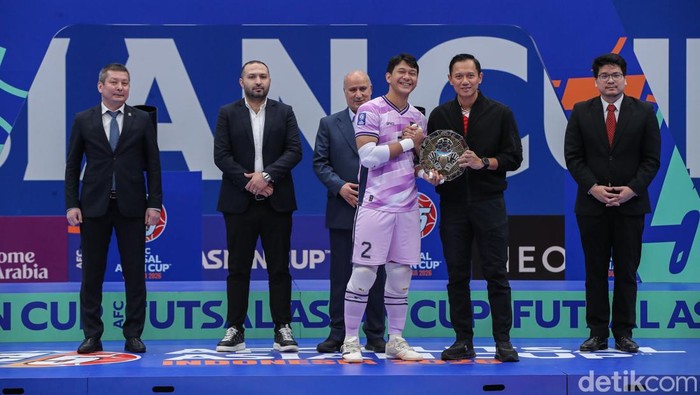 Timnas Iran merayakan kemenangan dalam ajang AFC Futsal ASIAN CUP di Indonesia Arena, Jakarta, Sabtu (7/2/2026). Timnas Futsal Indonesia nyaris meraih gelar juara pertamanya usai dikalahkan Iran hingga adu pinalti.
