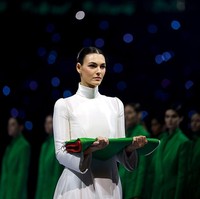 Pacar Leonardo DiCaprio Jadi Pembawa Bendera di Olimpiade Musim Dingin 2026