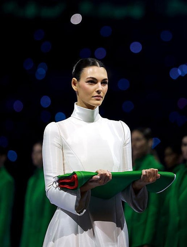 Pacar Leonardo DiCaprio Jadi Pembawa Bendera di Olimpiade Musim Dingin 2026