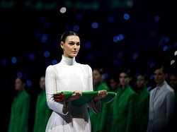 Pacar Leonardo DiCaprio Jadi Pembawa Bendera di Olimpiade Musim Dingin 2026