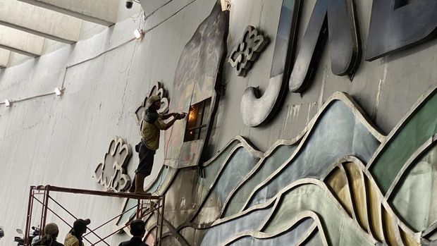 Wajah Ridwan Kamil di Underpass Dewi Sartika, Kota Depok, Dicopot, Sabtu (7/2/2026)