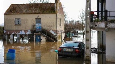 Badai Terjang Portugal, Valada Dikepung Banjir