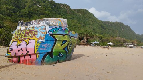 Bangkai kapal yang menjadi ikon Pantai Nunggalan, Badung, Bali, Sabtu (7/2/2026).