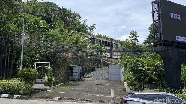 Bangunan bekas Hotel Siranda di Gajahmungkur, Semarang. Foto diambil Kamis (5/2/2026).