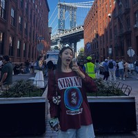 Netizen Korea menemukan foto dekorasi pohon Natal di rumah Choi Mina Sue diramaikan dengan kotak Hermès dan Louis Vuitton. Rumahnya juga berlokasi di kawasan elit Hannam. Foto: dok. Instagram @minadori222