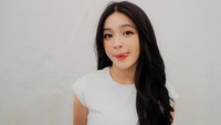 Gegara suka membaca komentar netizen di media sosial, Elsa Japasal tak menampik gampang kena mental. Ngaruh banget lagi komentar orang ke aku, ujarnya dilihat di YouTube Podkesmas, Minggu (8/2/2026). (Foto: dok Instagram elsaajapasal)