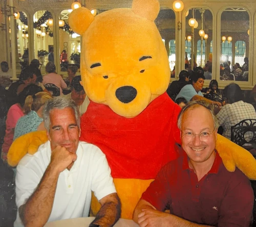 Foto dari Epstein Files yang diungkap oleh U.S. Department of Justice. Data-data dari Epstein Files bisa diakses bebas via situs resmi justice.gov/epstein.