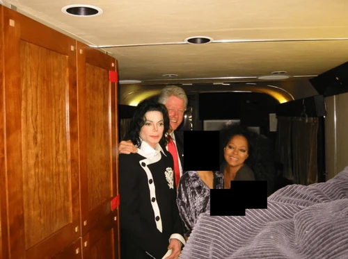 Foto dari Epstein Files yang diungkap oleh U.S. Department of Justice. Data-data dari Epstein Files bisa diakses bebas via situs resmi justice.gov/epstein.