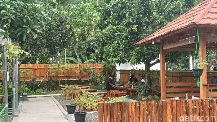 Garden Grind Baleraja, tempat ini berlokasi di Desa Baleraja, Kecamatan Gantar.