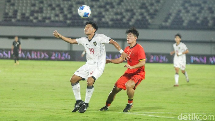 Timnas Indonesia U-17 harus menelan kekalahan telak saat menghadapi China U-17 dalam laga uji coba di Indomilk Arena, Tangerang, Minggu (8/2/2026). Garuda Muda dibantai dengan skor 0-7, menandai malam yang berat bagi skuad asuhan pelatih Indonesia.