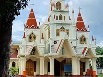 Jelang Tahbisan Uskup Yohanes Monteiro, Dua Uskup Sudah Tiba di Larantuka